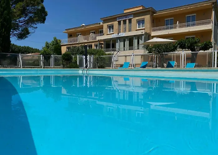 Logis Hotel Le Clement V Roquemaure  photo