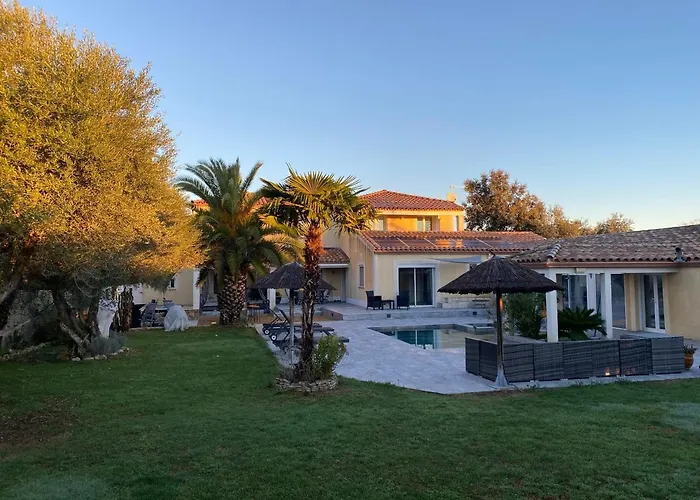 Фото Escapade De Luxe - Superbe Villa Avec Piscine A 25Mn Des Plages Vergeze