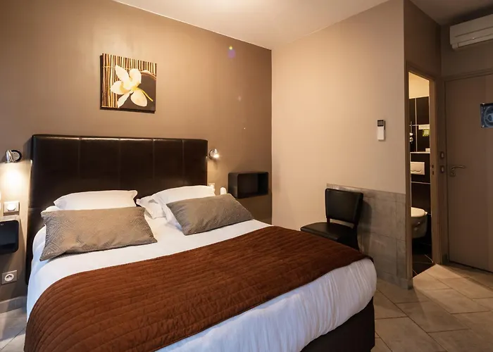 Logis Hotel Restaurant De La Paix Lodeve photo