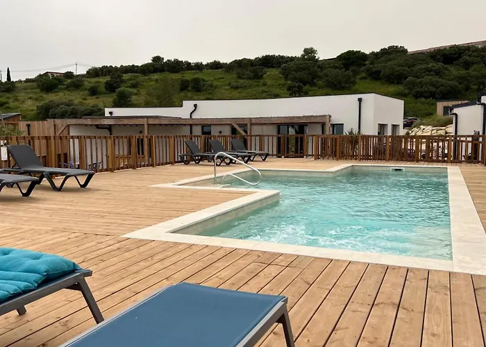 Camping Les Lodges Du Lagon Calvisson photo