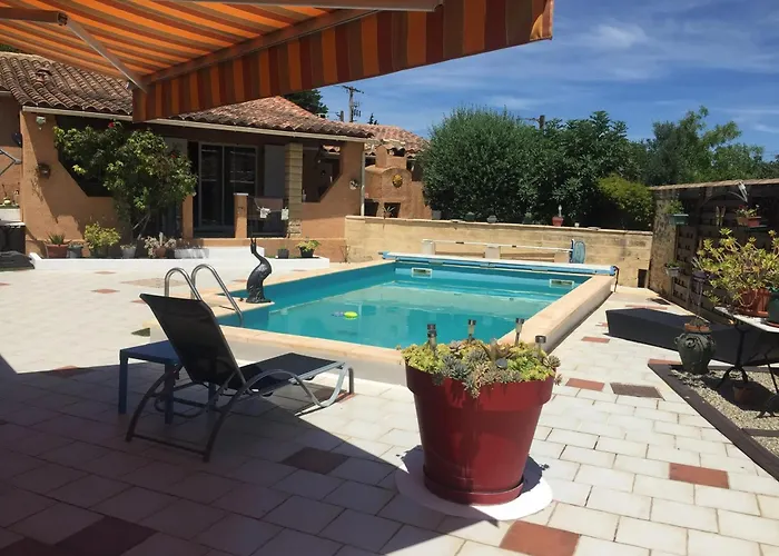 Charmant Studio Avec Piscine Partagee A Sernhac 30 M² photo