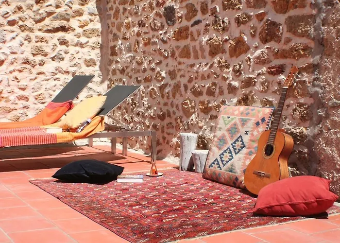 foto di Red Sun And Green Tea Saint-Jean-de-Barrou