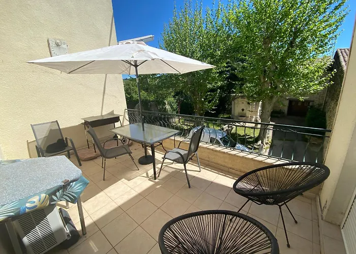 Appartement De Village Avec Terrasse Plaissanの写真