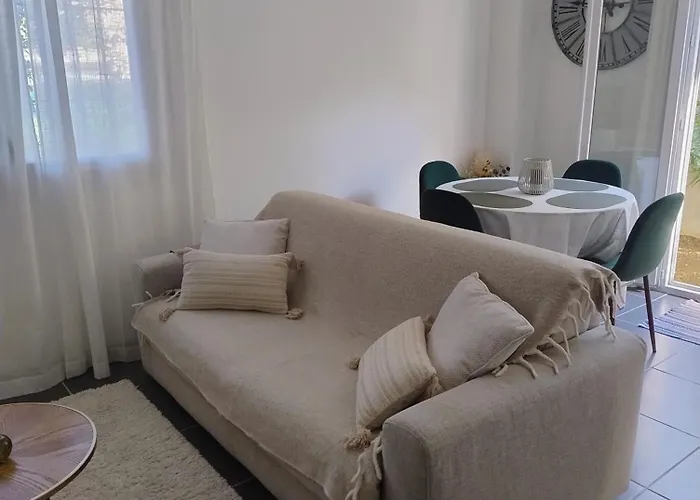 Фото Cocon Entre Plage Et Centre Ville Avec Jardinet Перпиньан