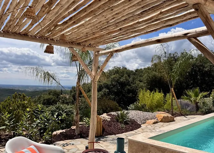 Фото Les Trois Tours Gite De Luxe Adult Only Faugeres 