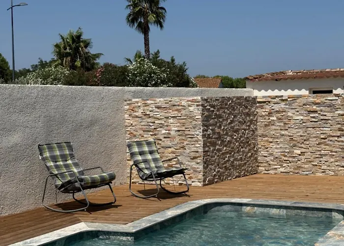 Villa Avec Piscine Privee Entre Terre, Ville Et Mer Sauvian fotoğrafı