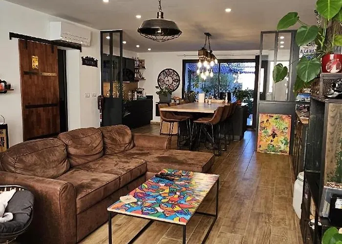 Photo de Charmante maison industriel au coeur du village Vinassan