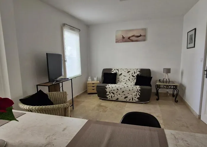 Lezignan-la-Cebe Studio Aux Roches Fleuries תמונה