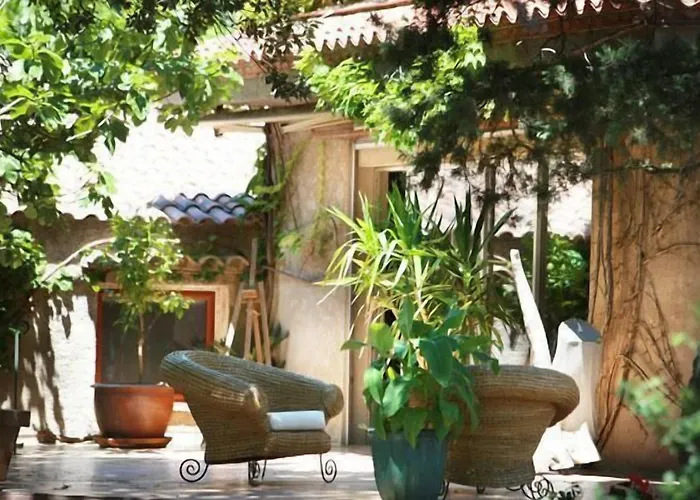 fotos do Mas De L'Ermitage Acomodação com café da manhã Lattes