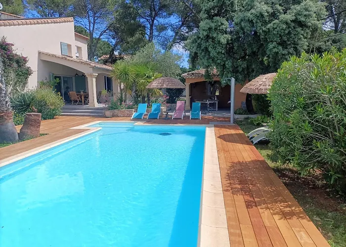 Photo de Gite Sous les pins de Nages