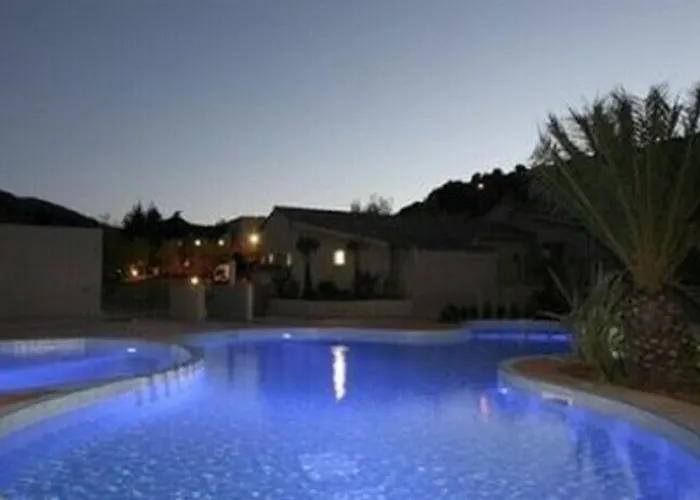 Camping Les Cerisiers Du Jaur Riols foto