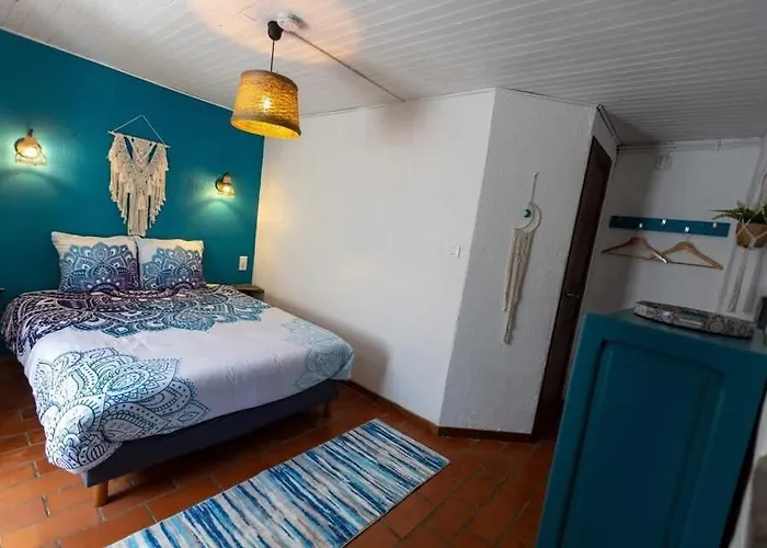 Les Hotes Du Chataignier Penens 사진