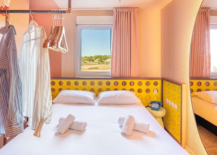 Hotel Ibis Styles Pont Du Gard Route D'Avignon Estézargues foto