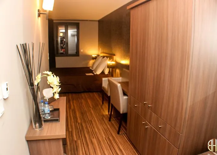 Bhb Hotel Bagnols-sur-Ceze photo