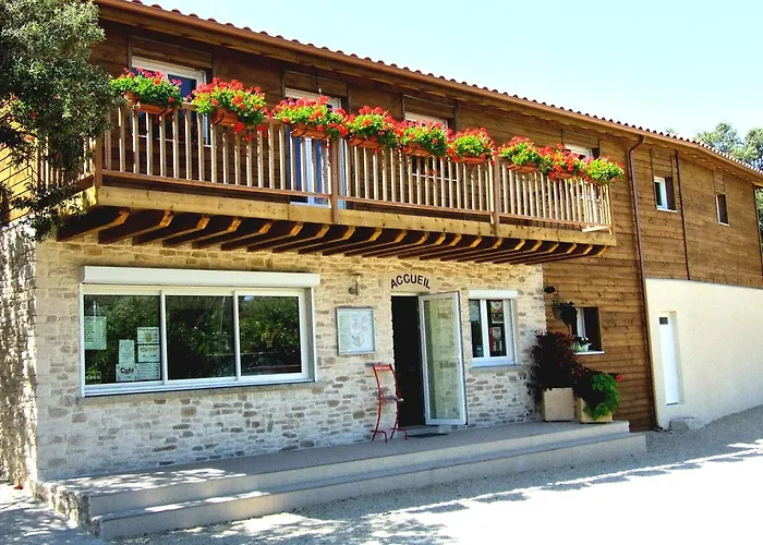 Photo de Hôtel Camping les Chenes à Junas