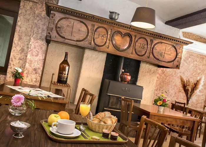 Logis Hotel Restaurant Du Commerce La Canourgue photo